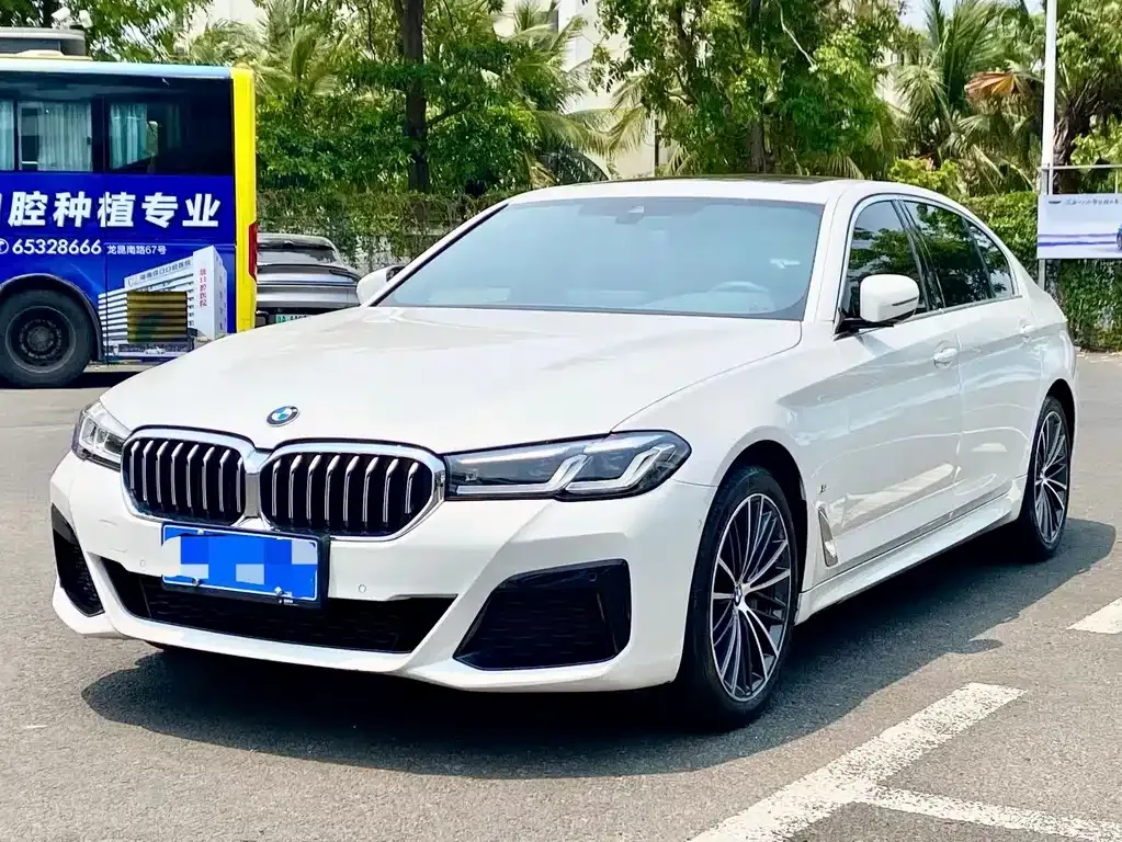 BMW 5 Series — фото 1
