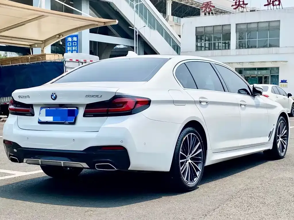 BMW 5 Series — фото 5