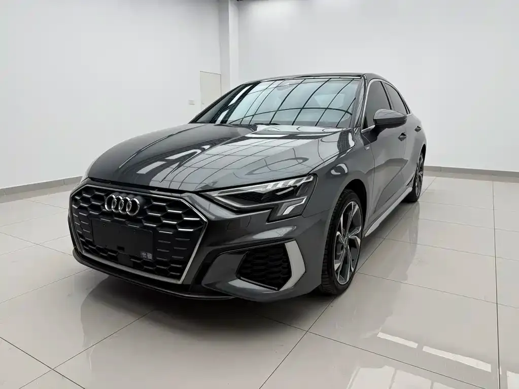 Audi A3 — фото 1