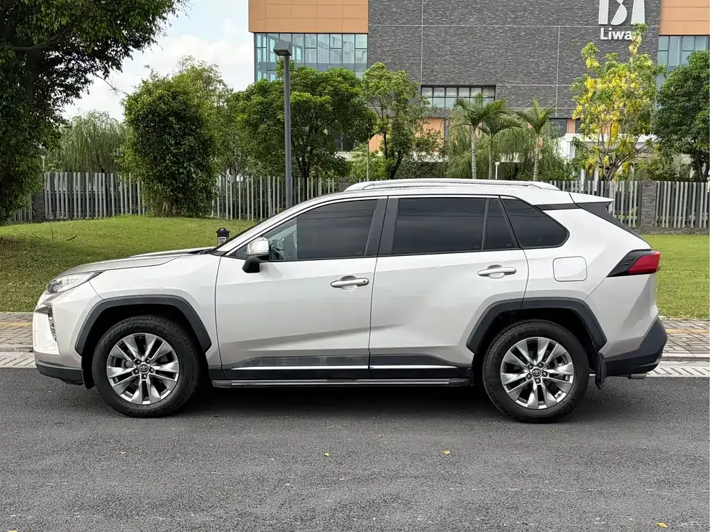 Toyota Wildlander — фото 10