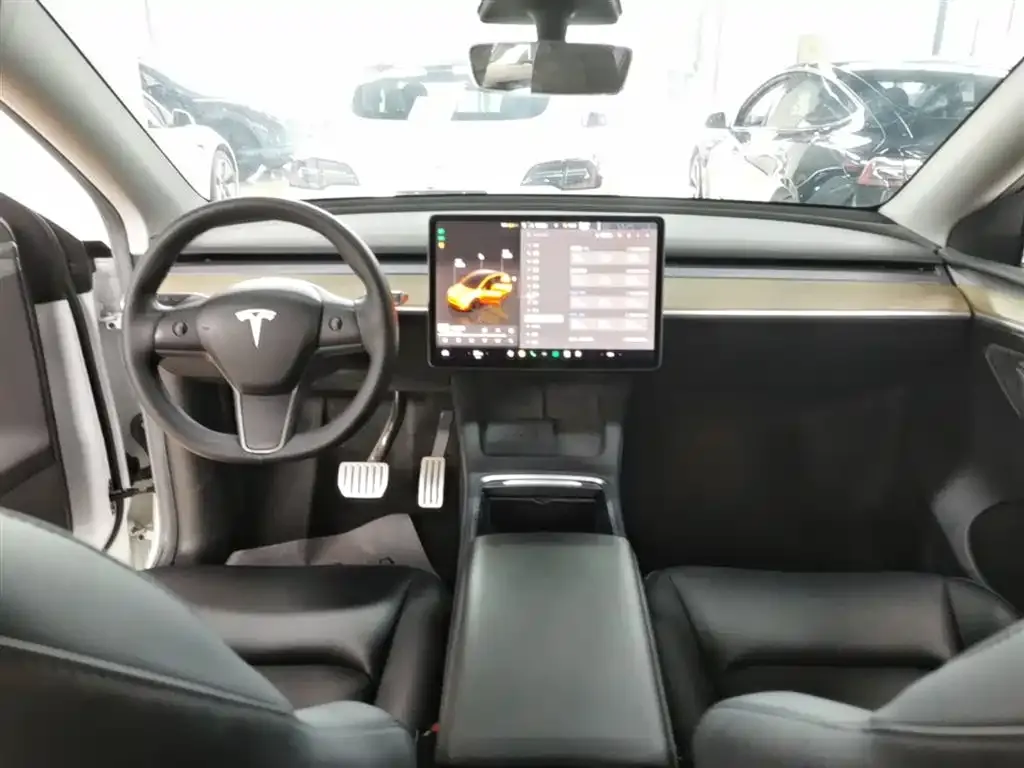 Tesla Model Y — фото 9
