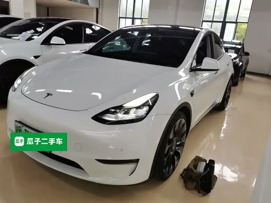 Tesla Model Y — фото 2