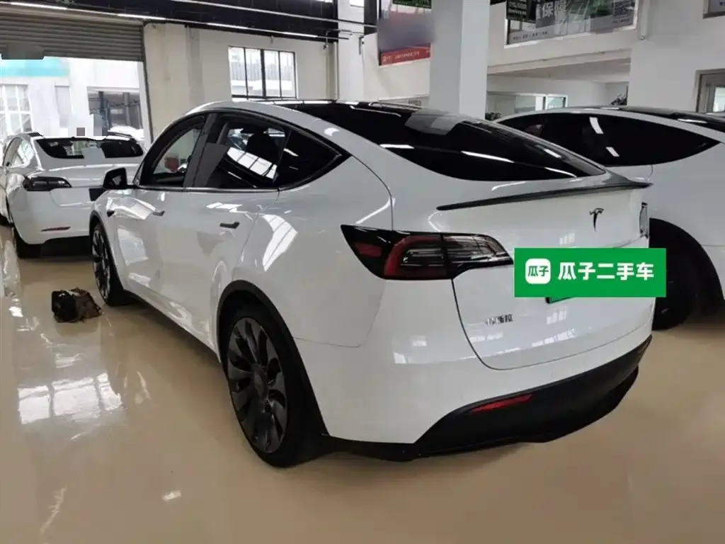 Tesla Model Y — фото 6