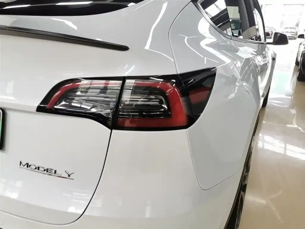 Tesla Model Y — фото 5