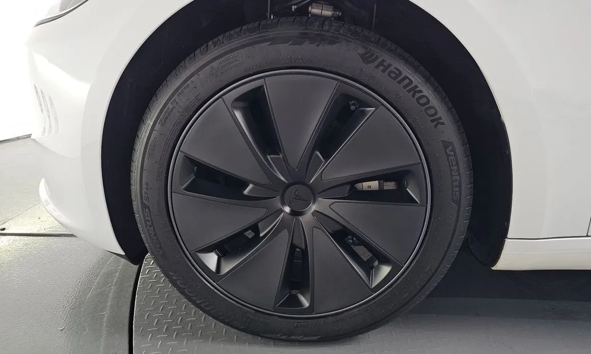 Tesla Model 3 — фото 10