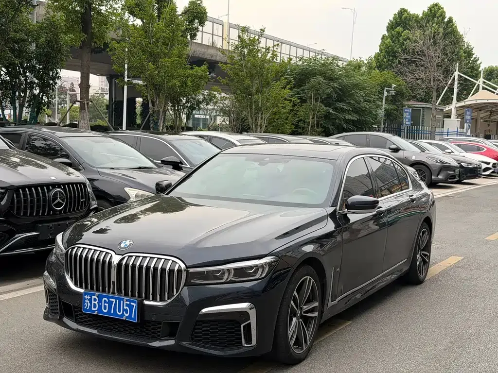 BMW 7 Series — фото 1