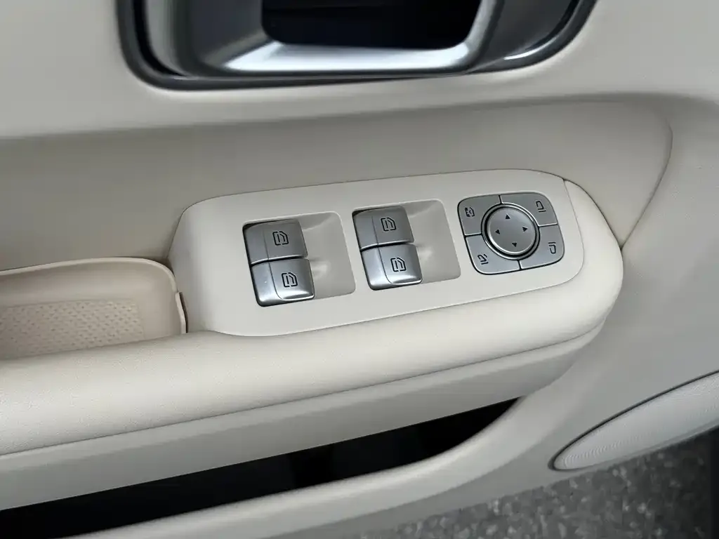 Li Auto L8 2023 из CN, фото 2