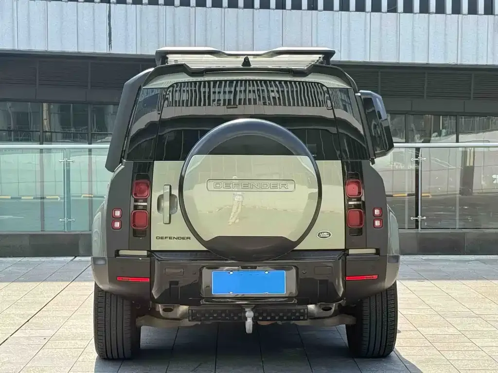 Land Rover Defender — фото 10