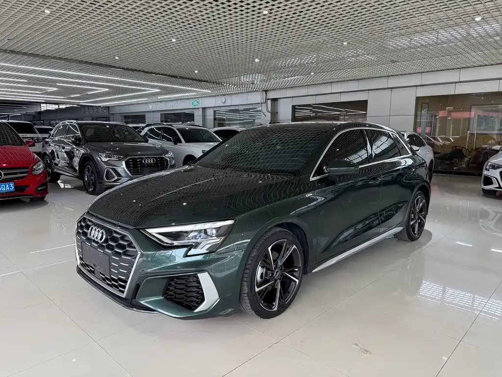 Audi A3 — фото 1