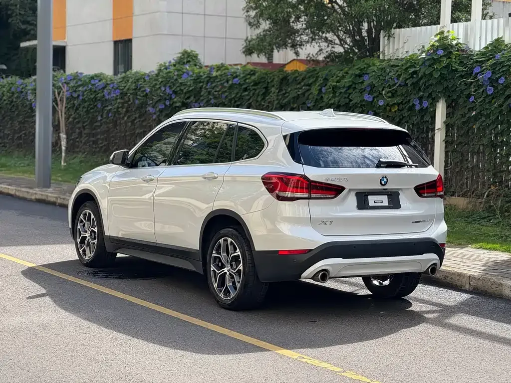 BMW X1 — фото 5