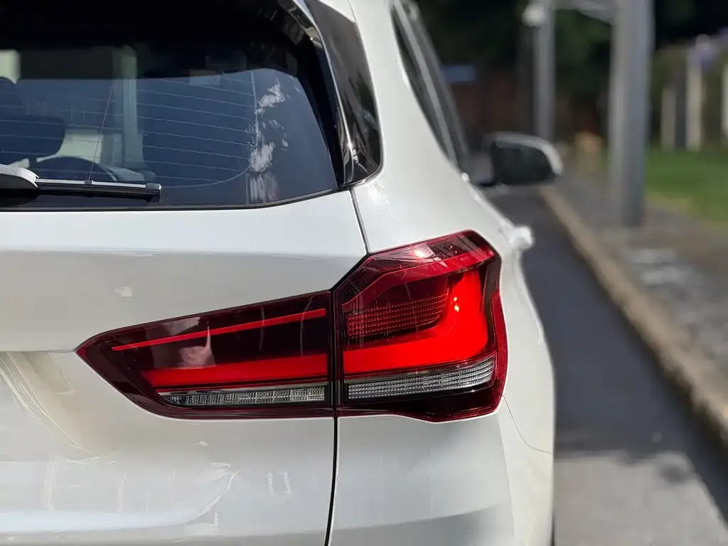 BMW X1 — фото 9
