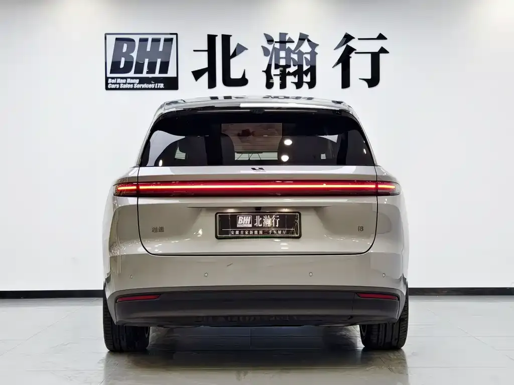 Li Auto i8 — фото 4