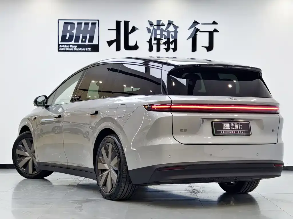 Li Auto i8 — фото 6