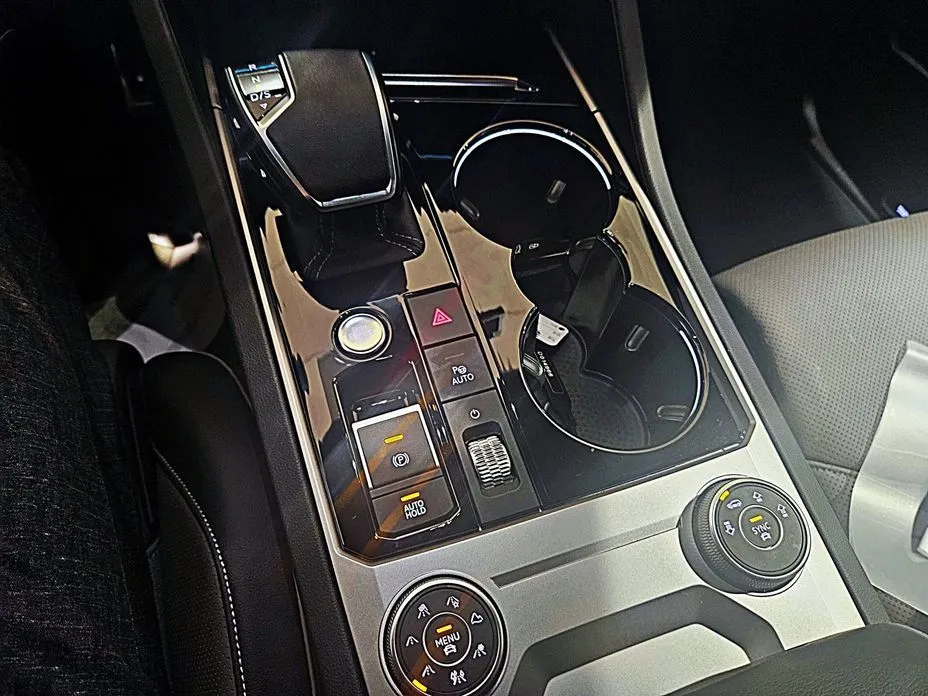Volkswagen Touareg 2023 из KR, фото 10