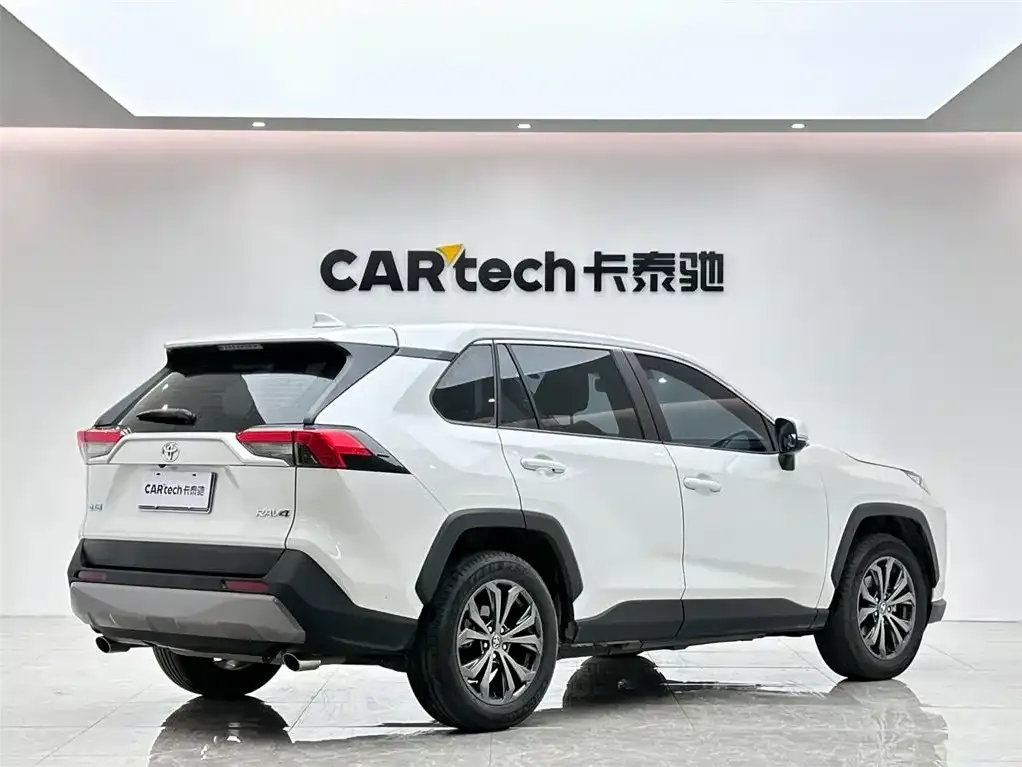 Toyota RAV4 — фото 5