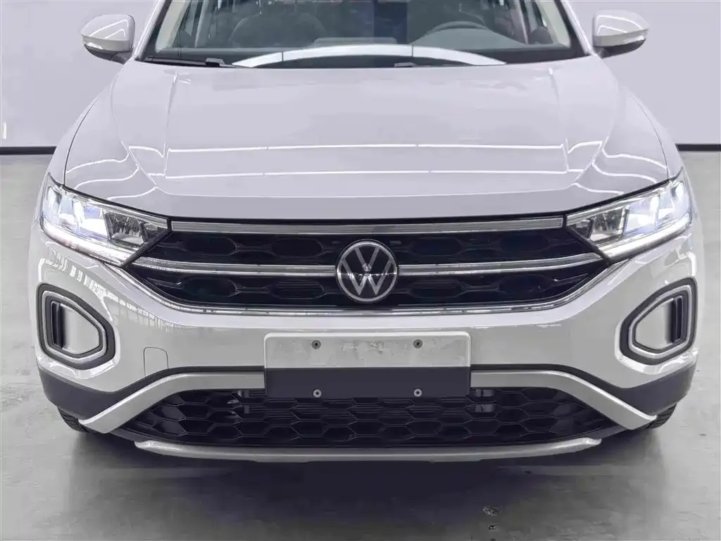 Volkswagen T-Roc — фото 9