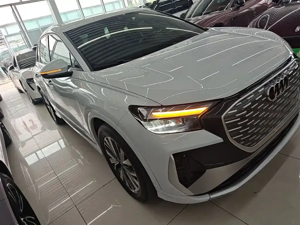 Audi Q4 e-tron — фото 4