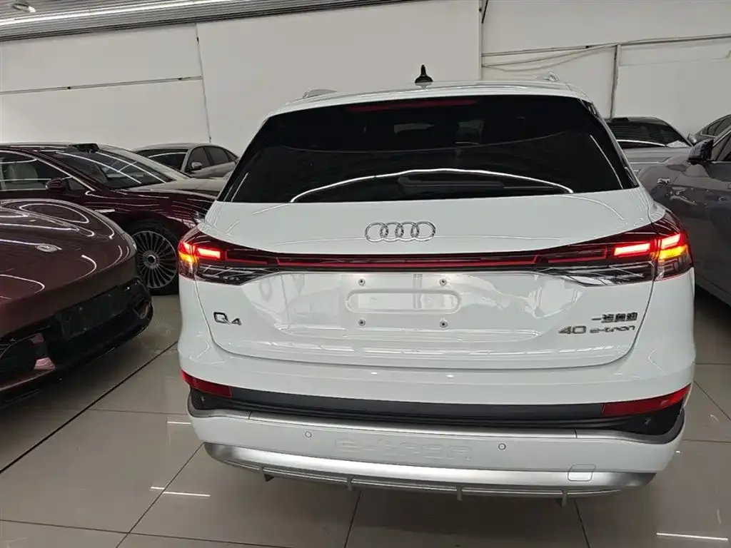 Audi Q4 e-tron — фото 2