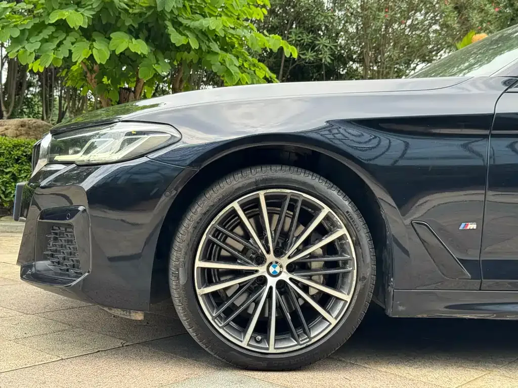 BMW 5 Series — фото 5