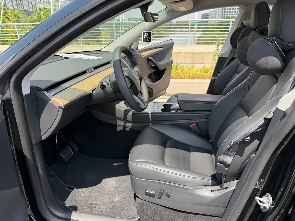 Tesla Model Y — фото 8