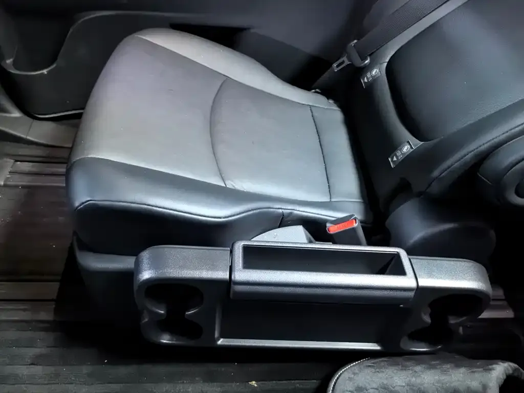 Toyota Granvia — фото 6