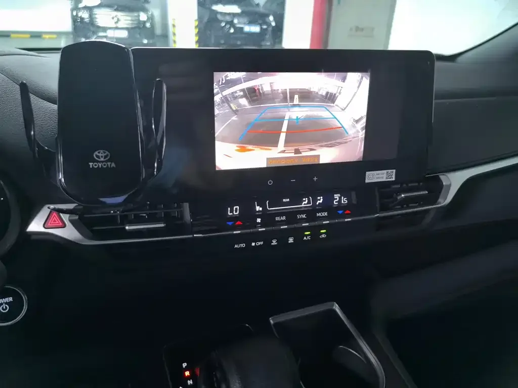 Toyota Granvia — фото 9