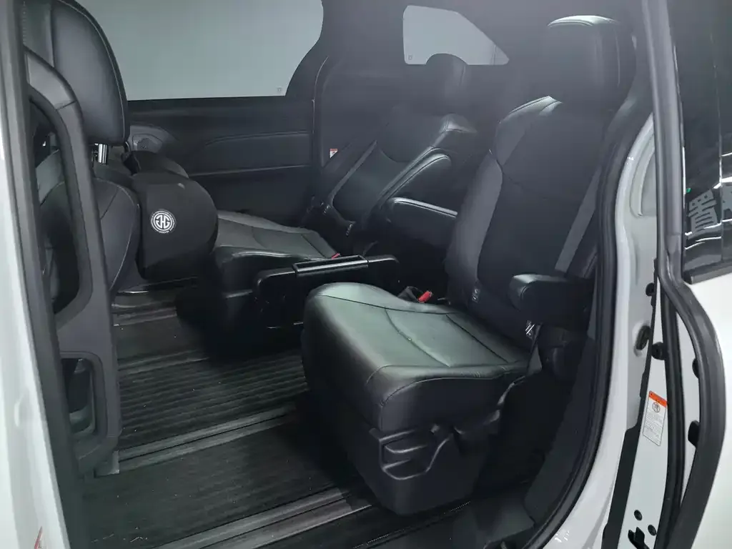 Toyota Granvia — фото 3