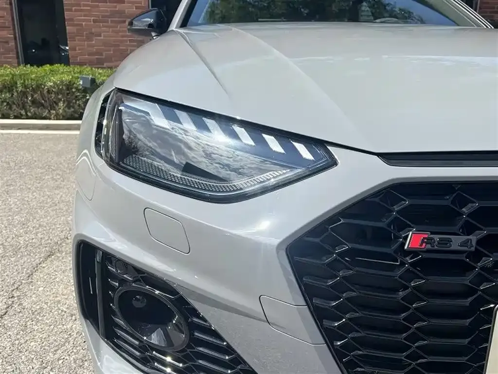 Audi RS 4 — фото 6