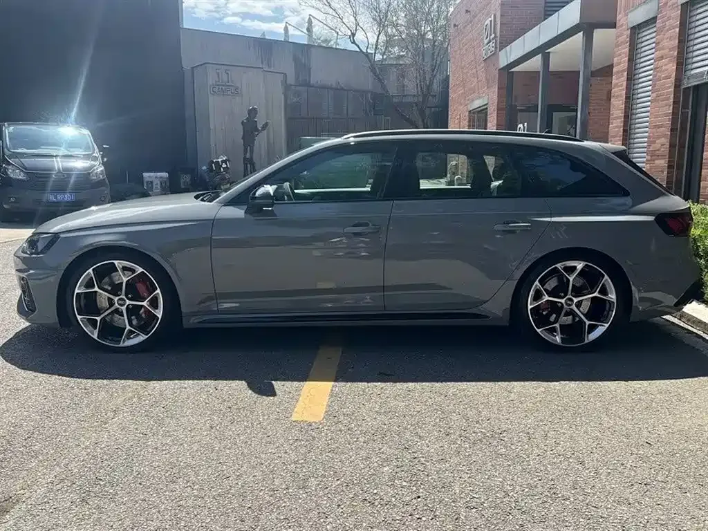 Audi RS 4 — фото 7