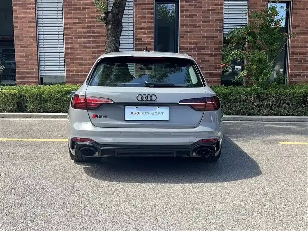 Audi RS 4 — фото 9