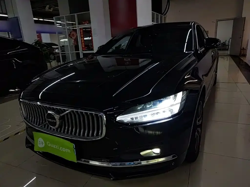 Volvo S90 — фото 1