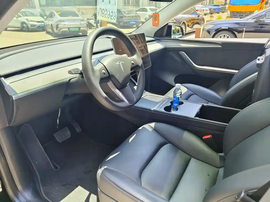 Tesla Model Y — фото 8
