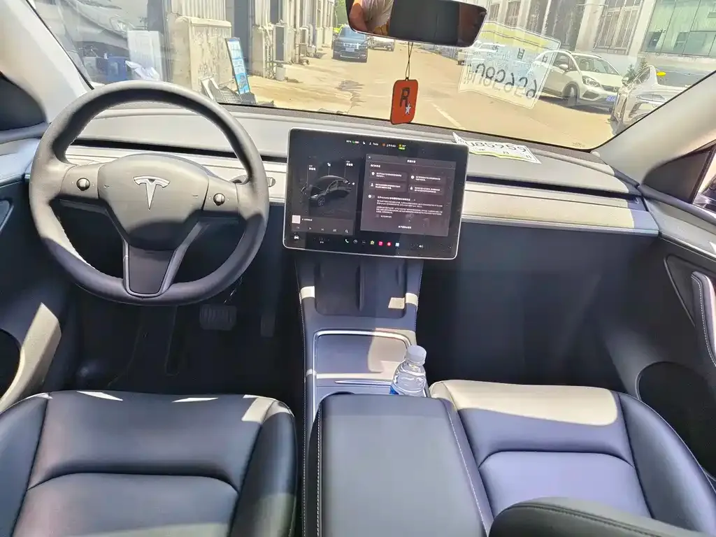 Tesla Model Y — фото 5