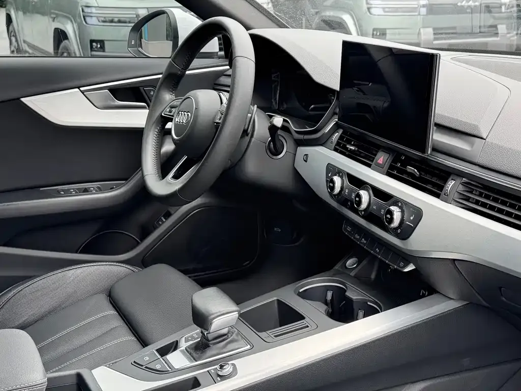 Audi A4L 2022 из CN, фото 7