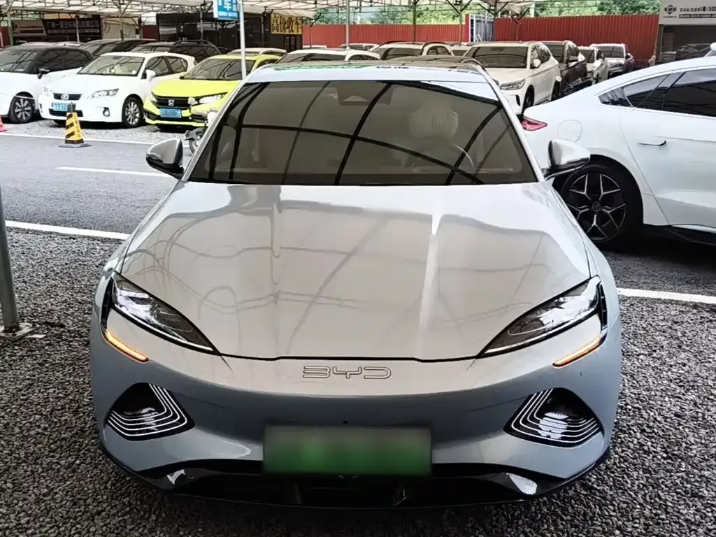 BYD Seal — фото 10