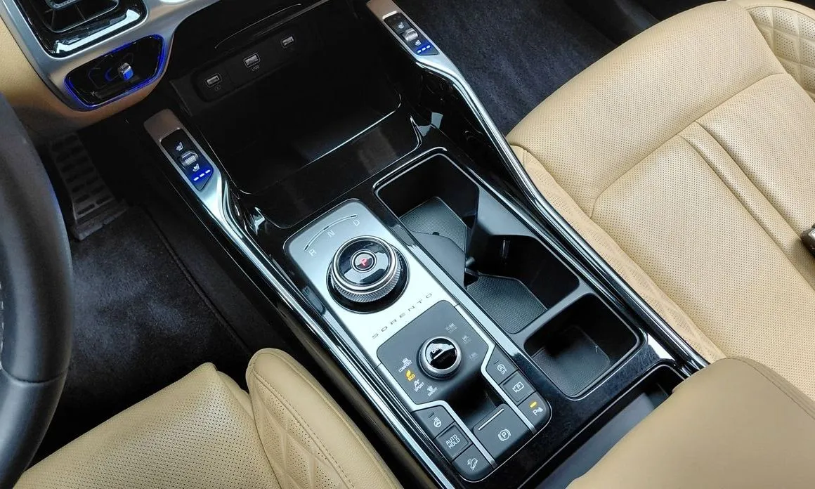 Kia Sorento — фото 8