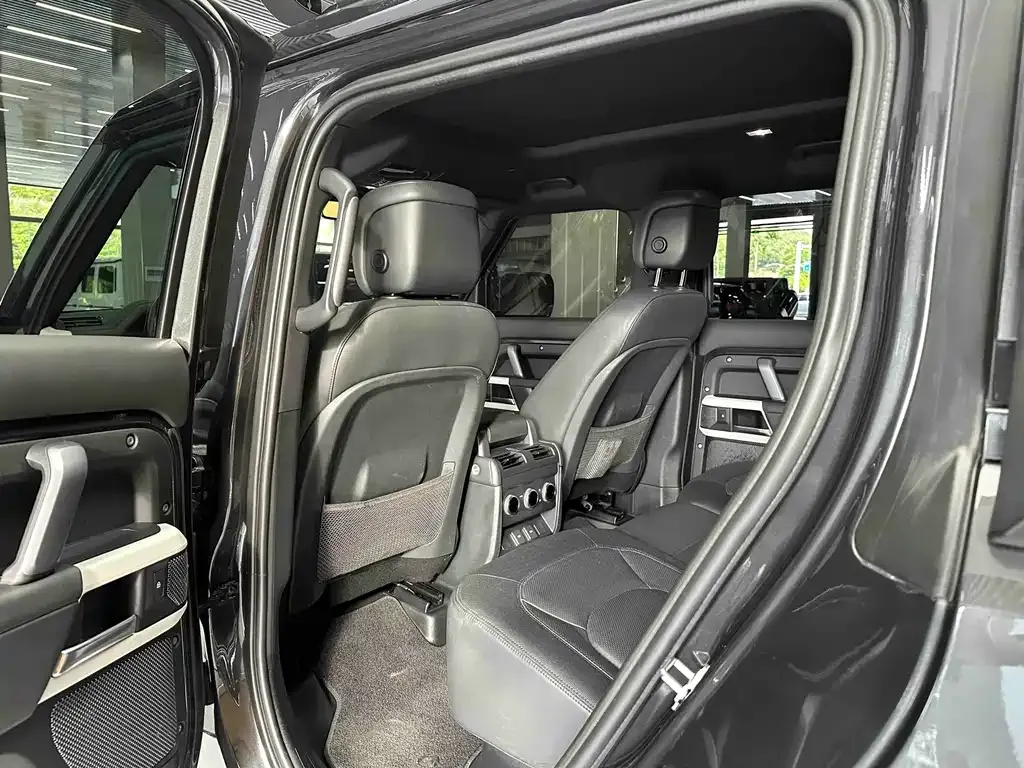 Land Rover Defender 2023 из CN, фото 3