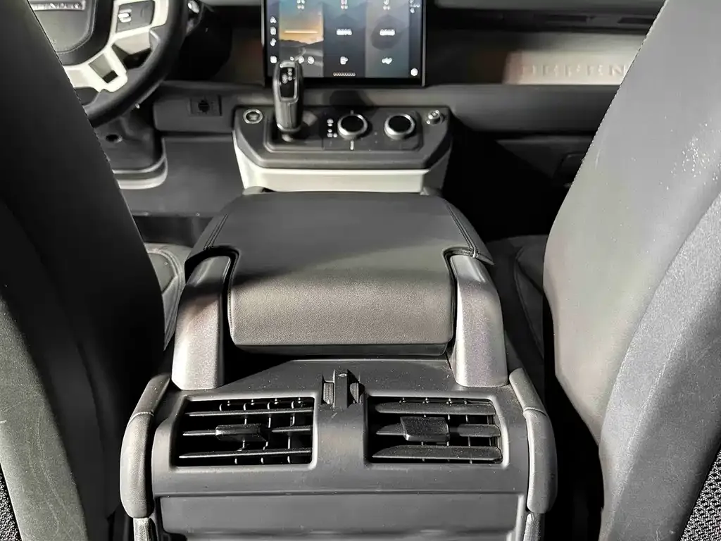 Land Rover Defender 2023 из CN, фото 2