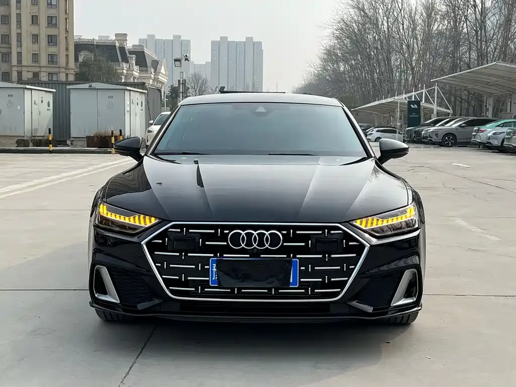 Audi A7L — фото 1