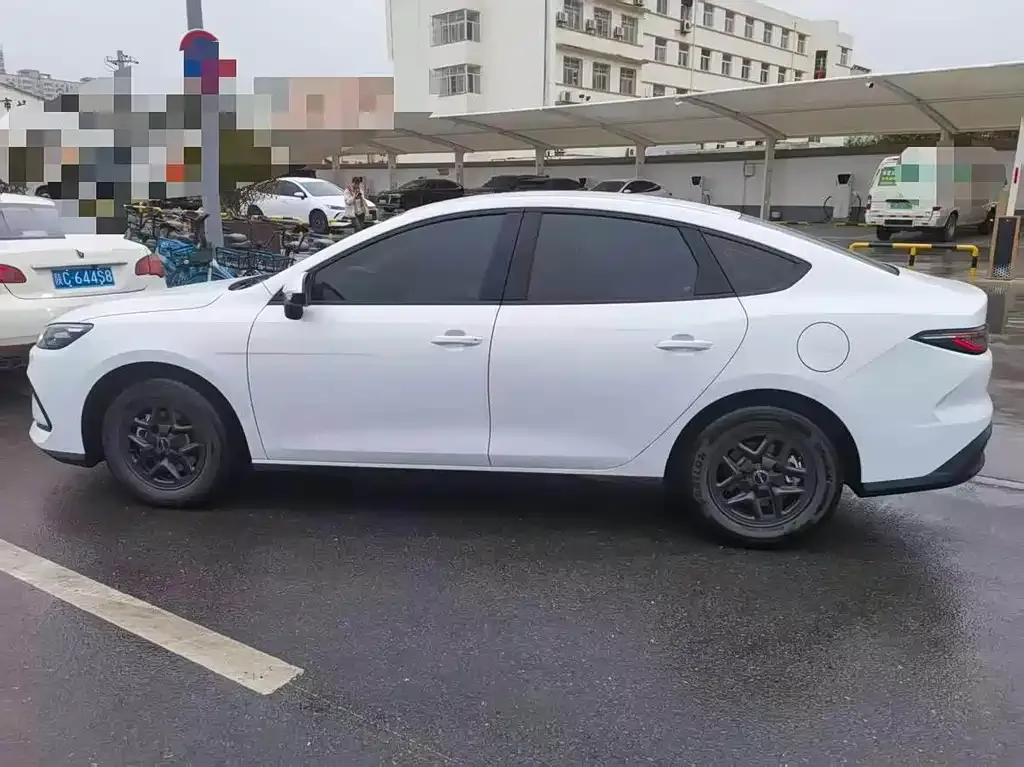 BYD Seal 05 DM-i — фото 9