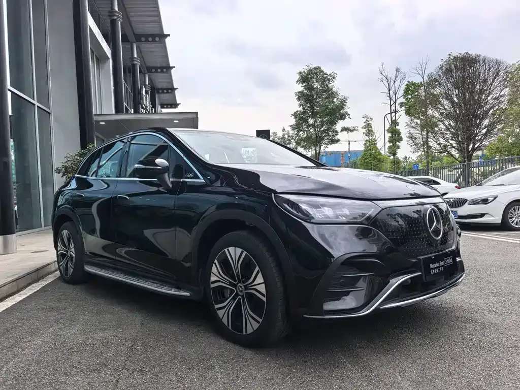 Mercedes-Benz EQE SUV — фото 7
