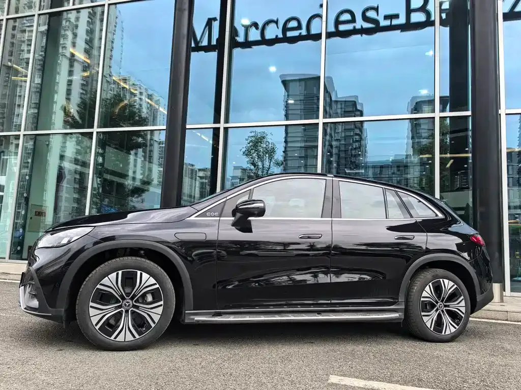 Mercedes-Benz EQE SUV — фото 10