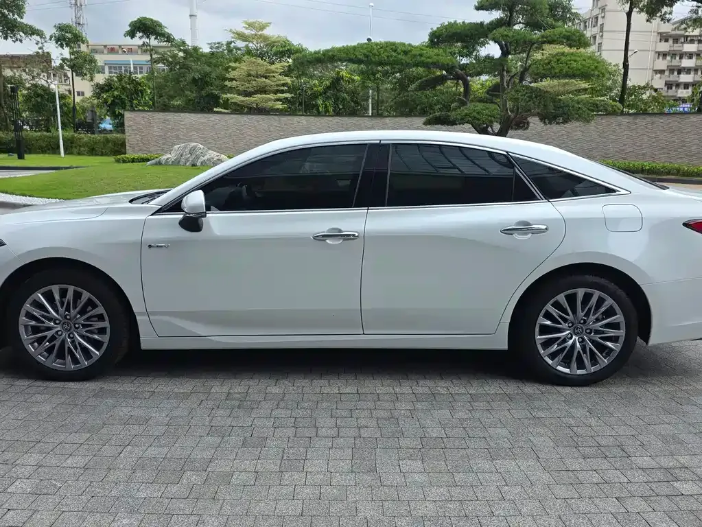 Toyota Avalon — фото 10