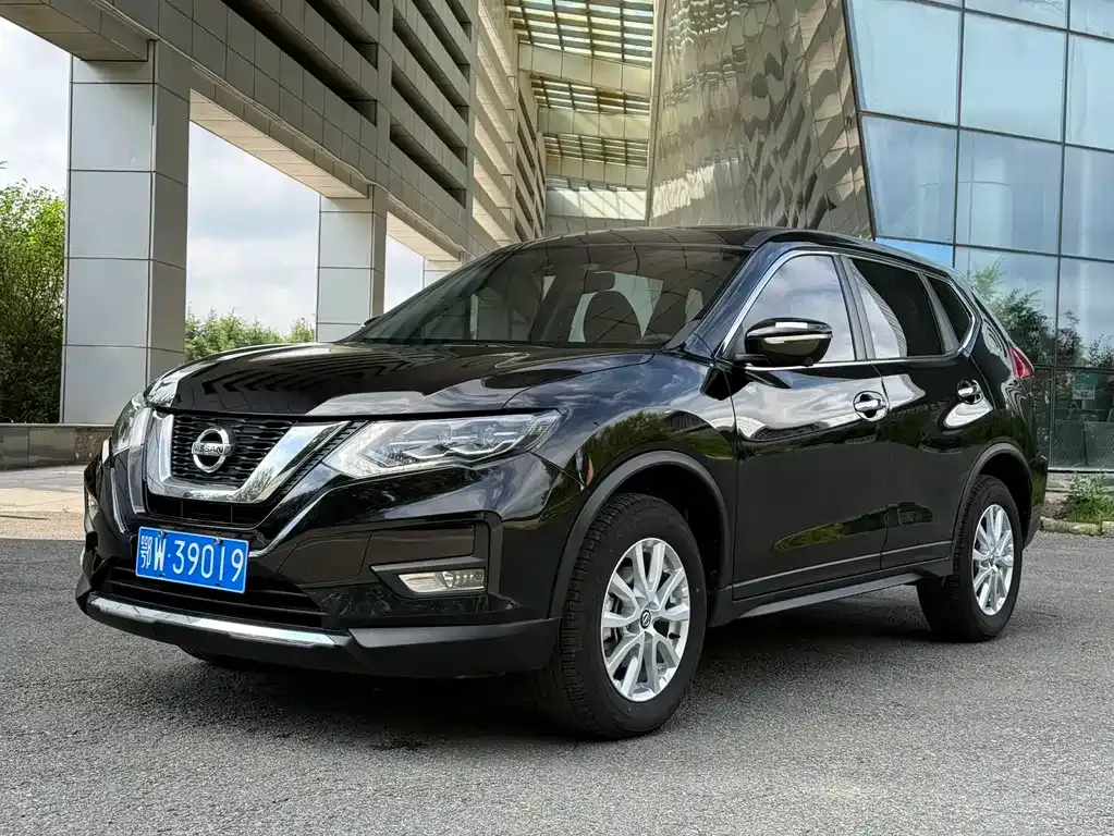 Nissan X-Trail — фото 1