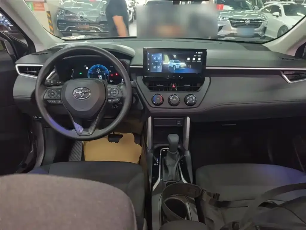 Toyota Corolla Cross — фото 2