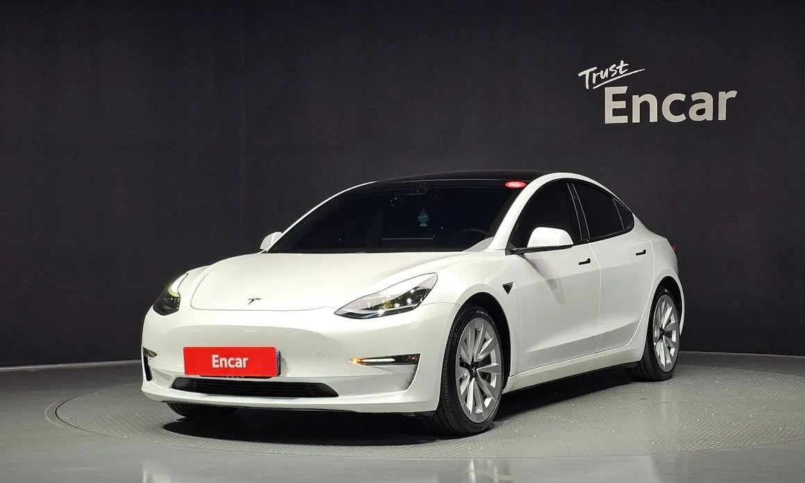Tesla Model 3 — фото 1
