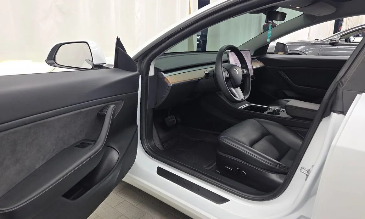 Tesla Model 3 — фото 10