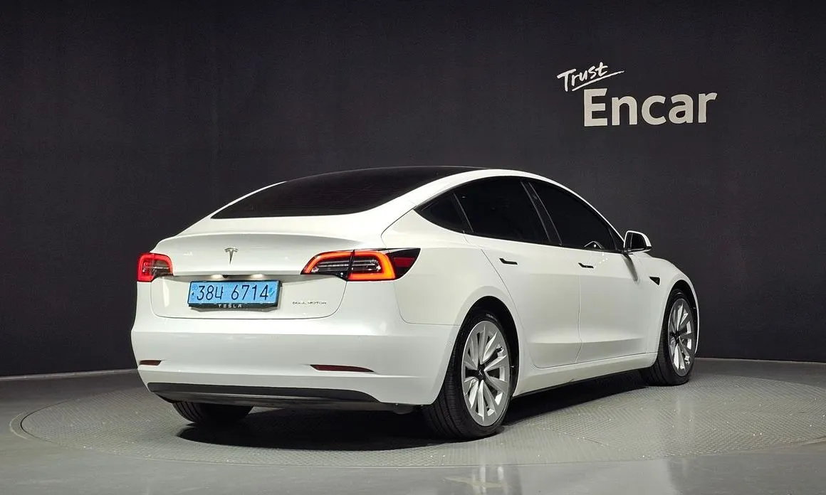 Tesla Model 3 — фото 3