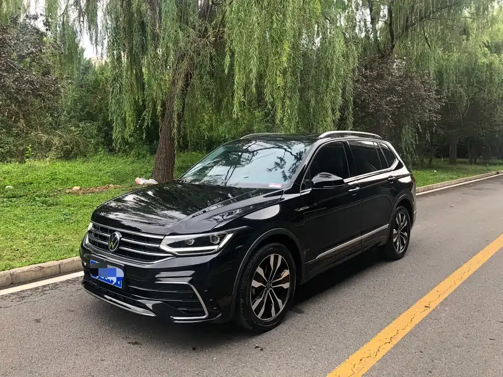 Volkswagen Tiguan L — фото 1