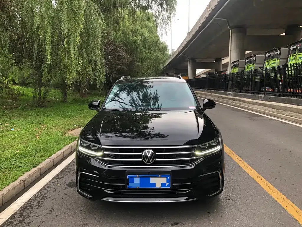 Volkswagen Tiguan L — фото 10